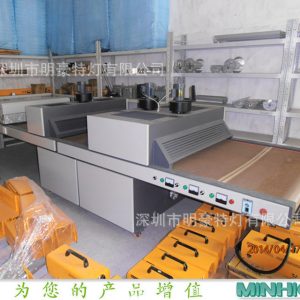 皺紋3燈_絲網(wǎng)印刷UV機(jī)現(xiàn)貨供應(yīng)帶皺紋3燈1200MM寬