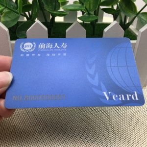 工廠直銷生產(chǎn)磨砂卡沙面會(huì)員卡定制磨砂卡印刷uv油墨凹凸效果刻碼